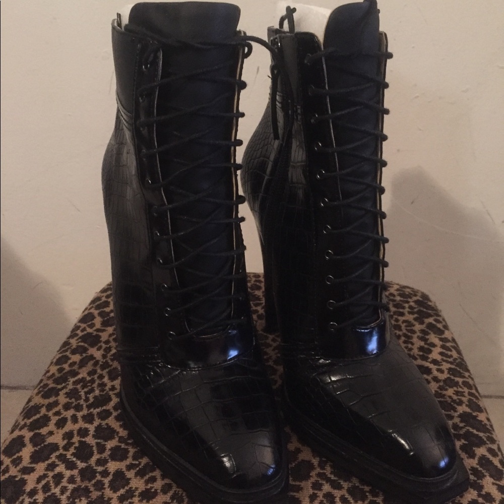 Black heeled boots